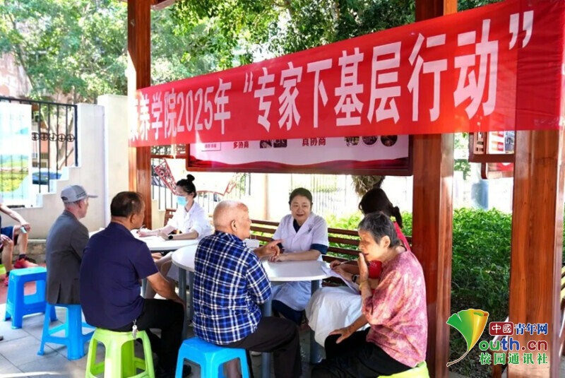 攀枝花学院师生化身康养志愿者送健康进社区(图4)